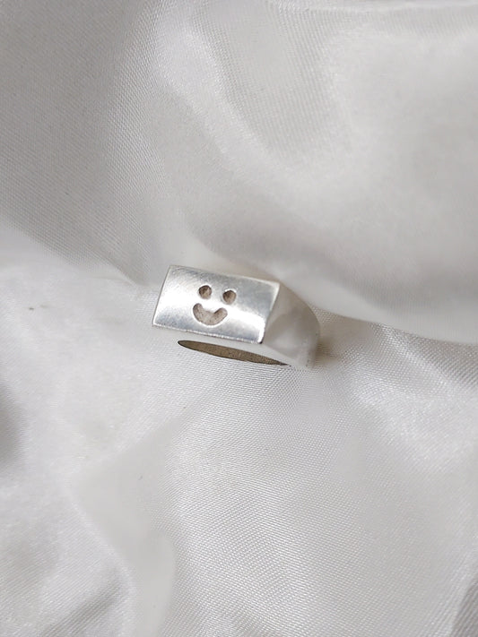 HAPPY RING