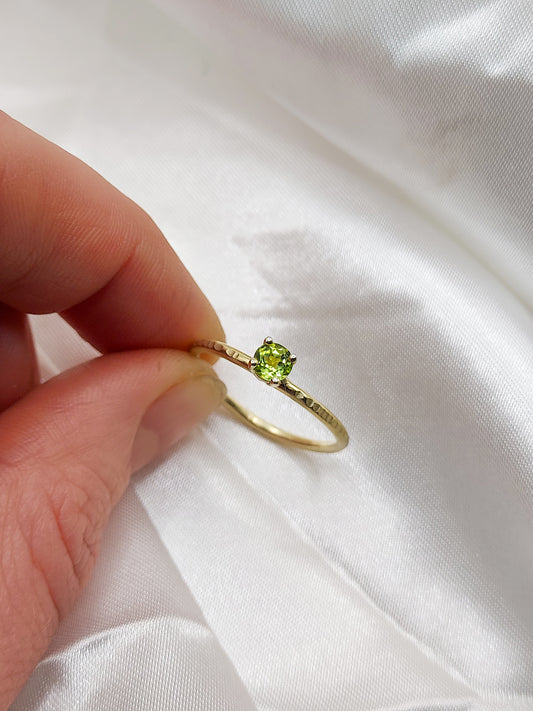 RING - 14k geelgoud, groene peridoot