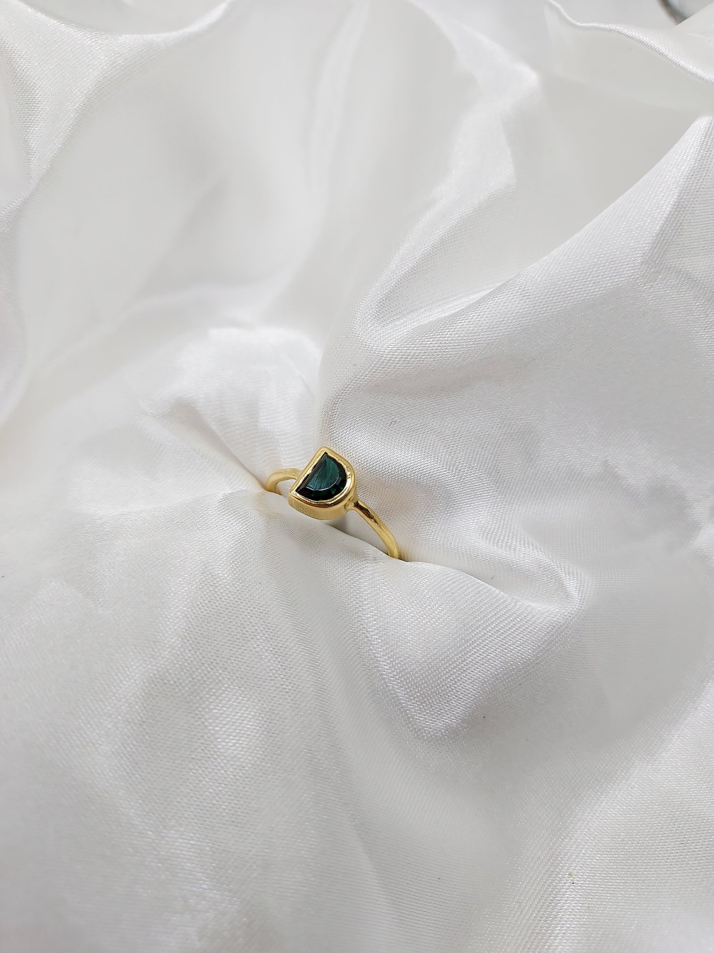 RING - 18k geelgoud, groene toermalijn
